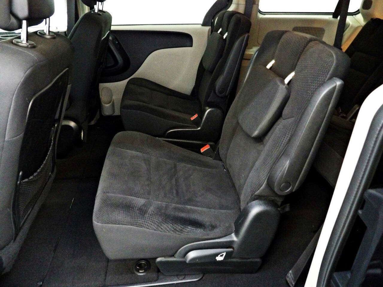 Used 2018 Dodge Grand Caravan SE w/ UConnect Hands-Free Group FWD image 9