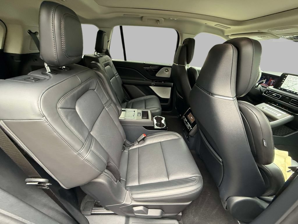 Used 2025 Lincoln Aviator Reserve w/ Luxury Package AWD/4WD image 16