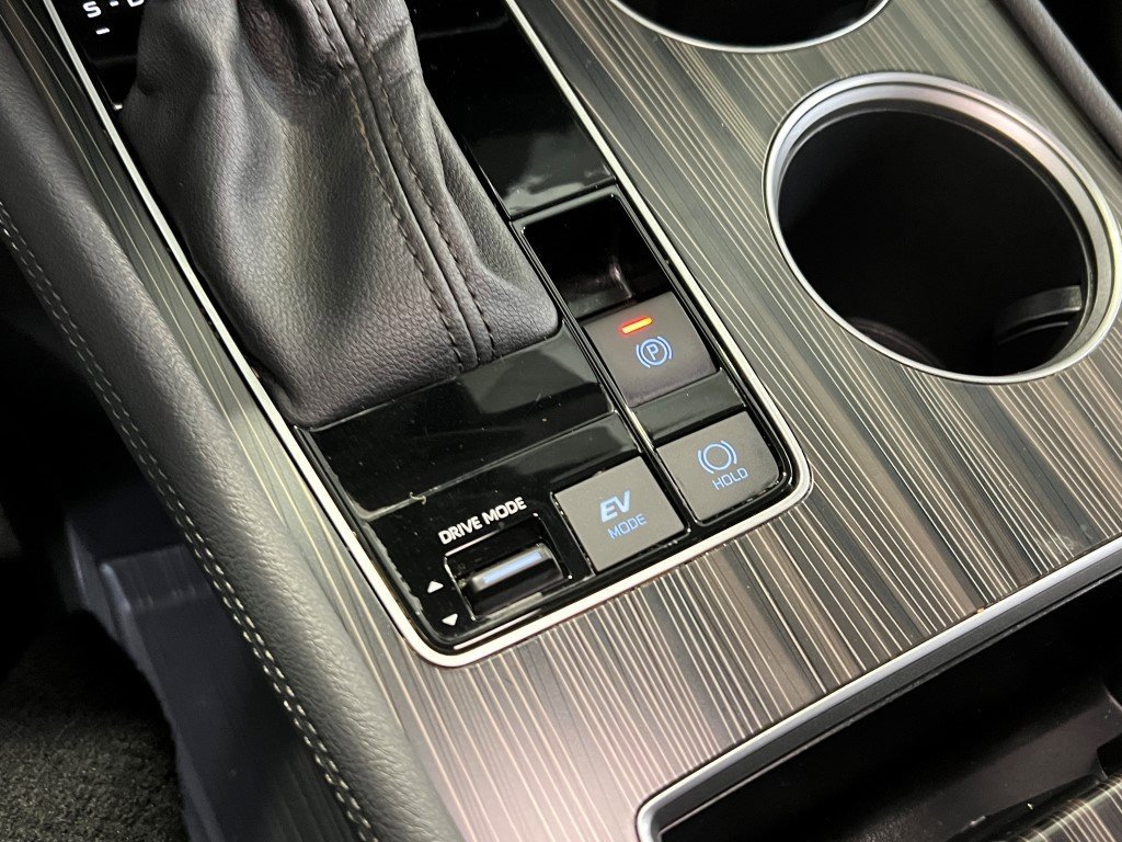 Used 2023 Toyota Sienna Limited image 57