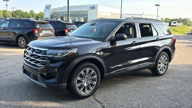 New 2026 Ford Explorer Active w/ Active Comfort Package AWD/4WD image 2
