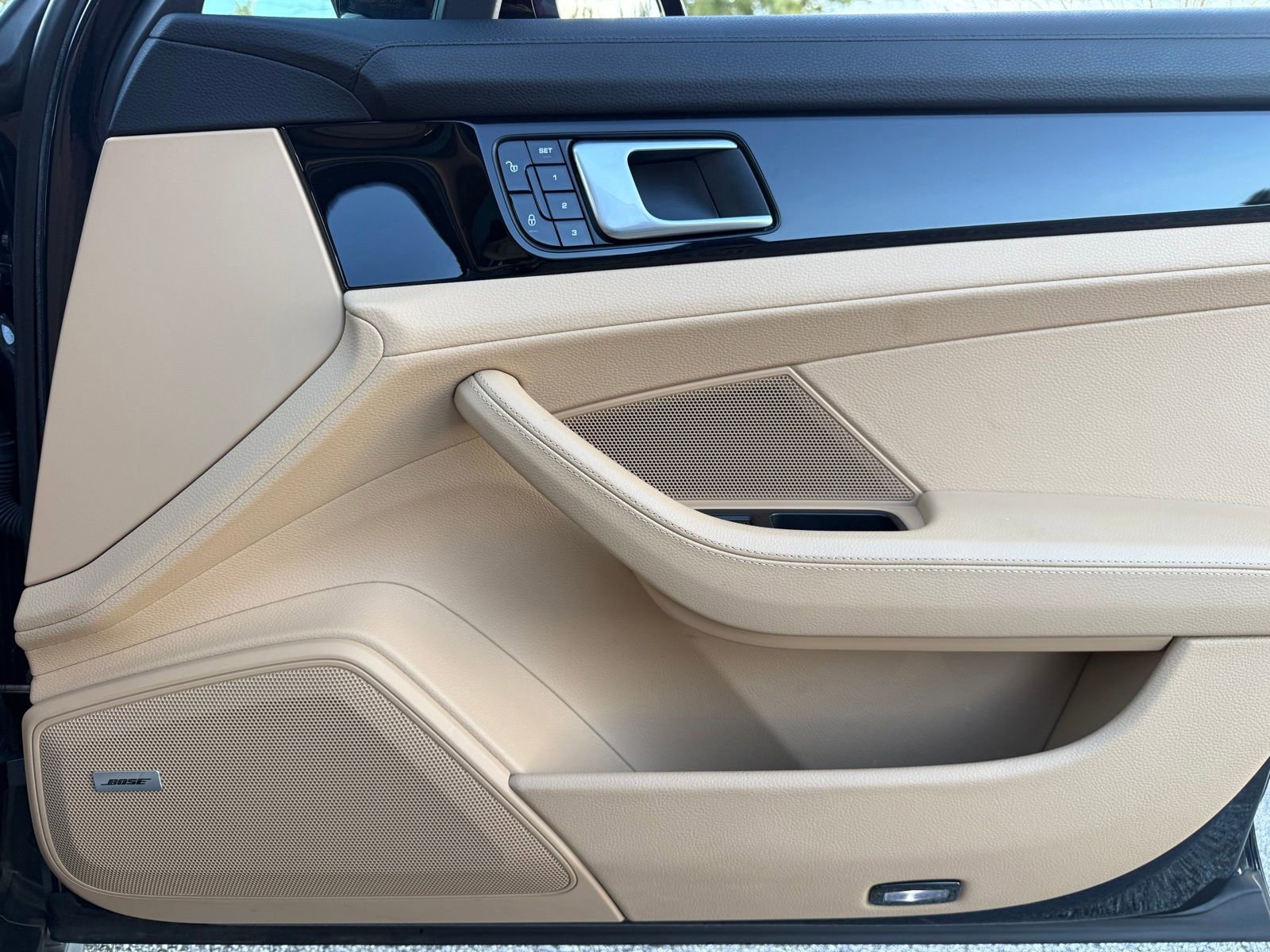 Used 2018 Porsche Panamera 4S image 42