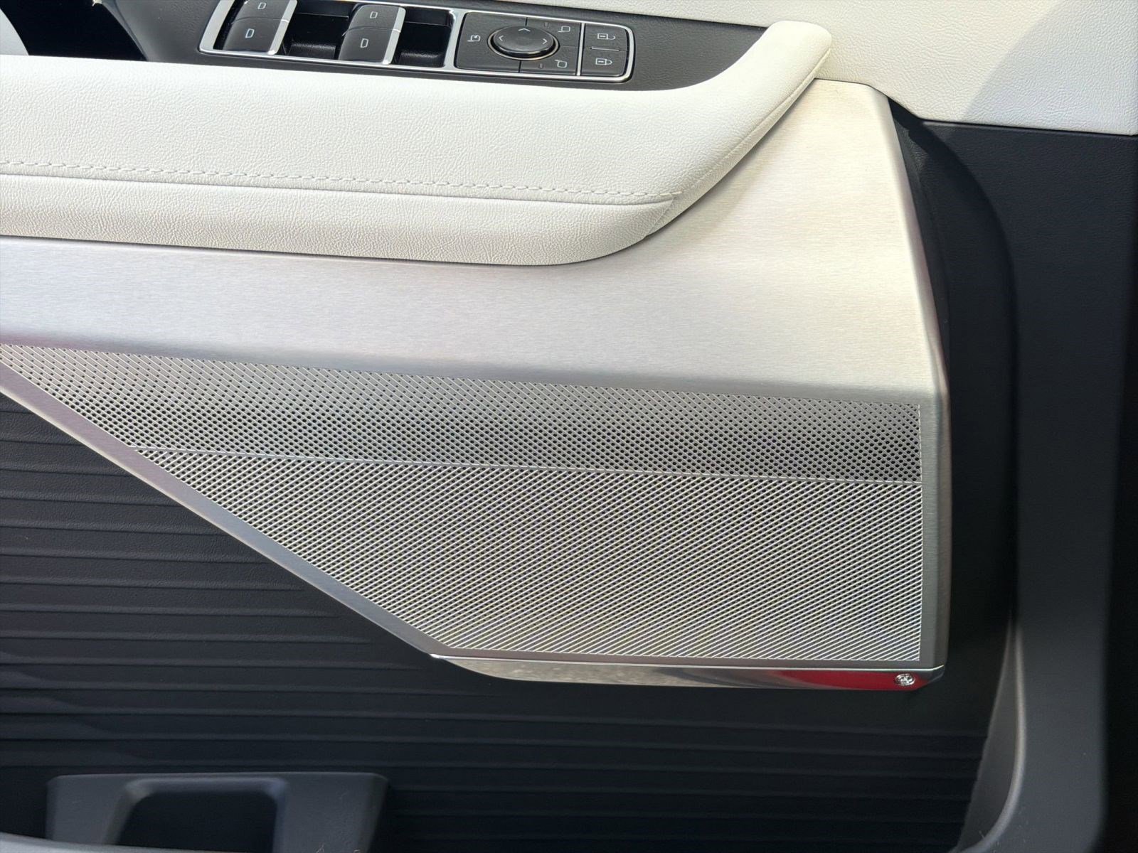 New 2026 Cadillac Vistiq Sport w/ LPO, Floor Liner Package AWD/4WD image 21