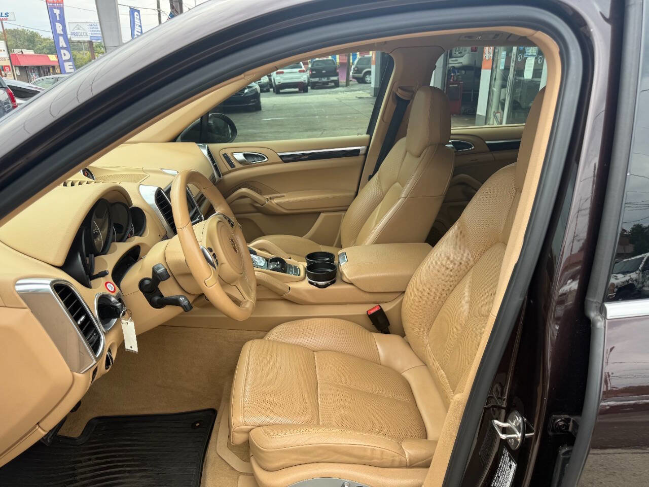 Used 2014 Porsche Cayenne image 9