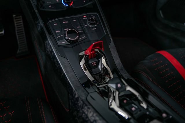Used 2019 Lamborghini Huracan Performante AWD/4WD image 24