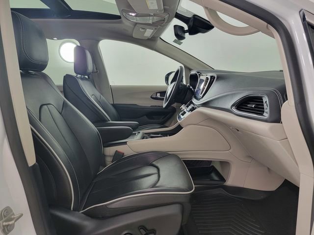 Used 2023 Chrysler Pacifica Limited AWD/4WD image 19