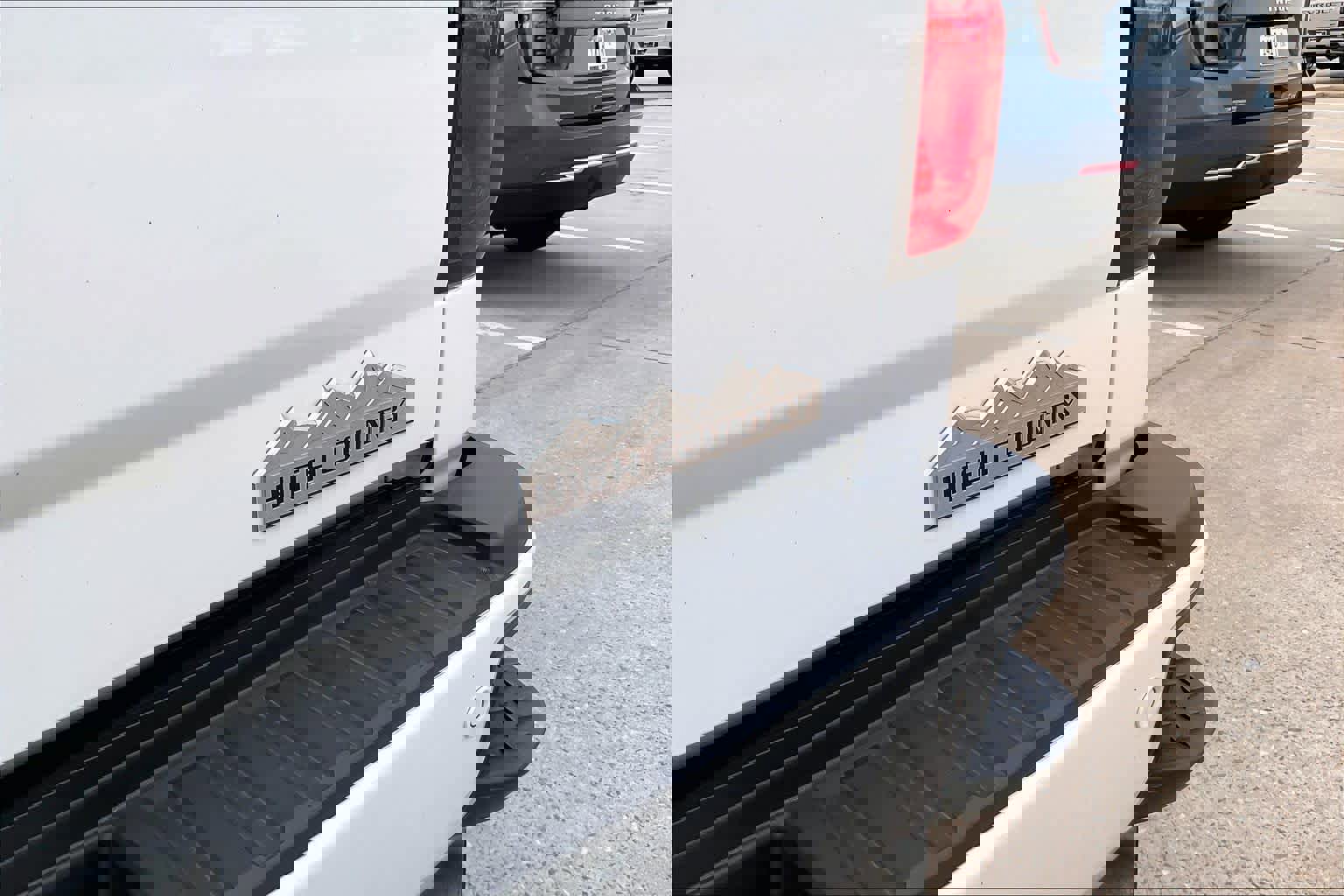 Used 2015 Chevrolet Silverado 2500 High Country w/ Duramax Plus Package AWD/4WD image 11