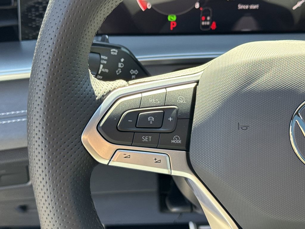New 2026 Volkswagen Tiguan SE R-Line image 28