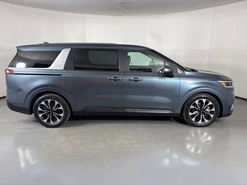 Used 2023 Kia Carnival EX FWD image 9