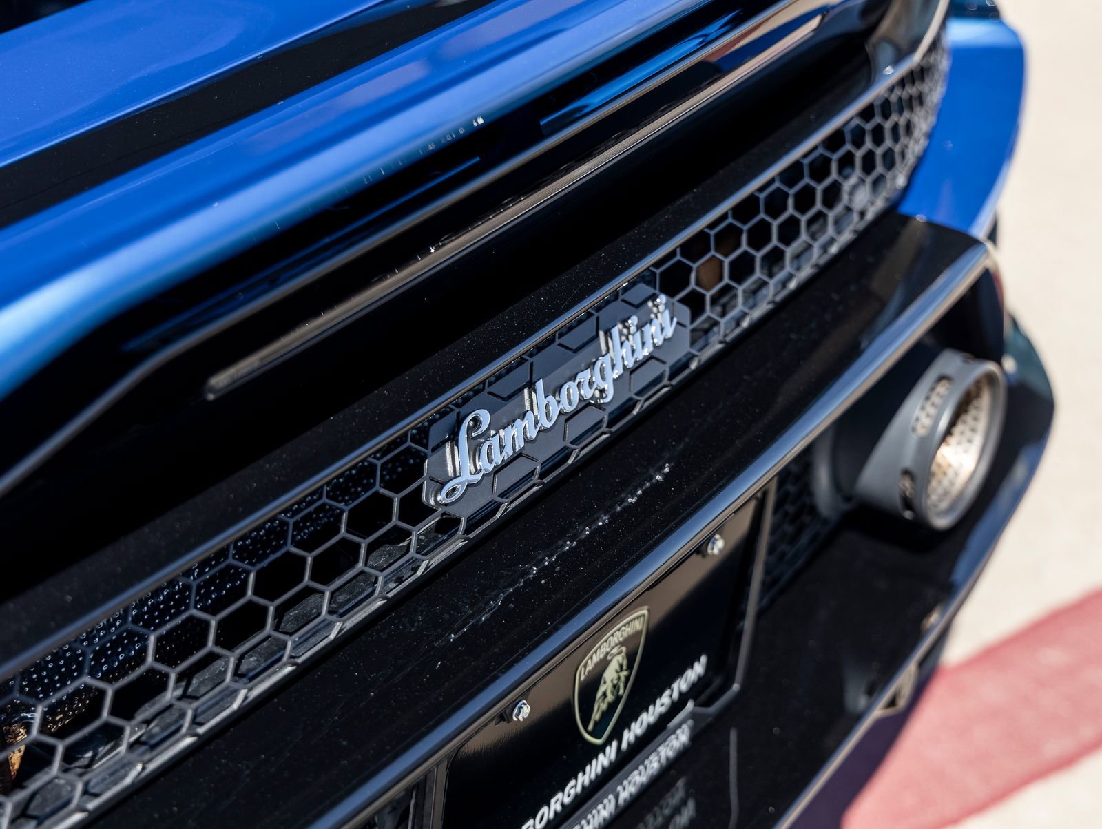 Used 2020 Lamborghini Huracan EVO image 13