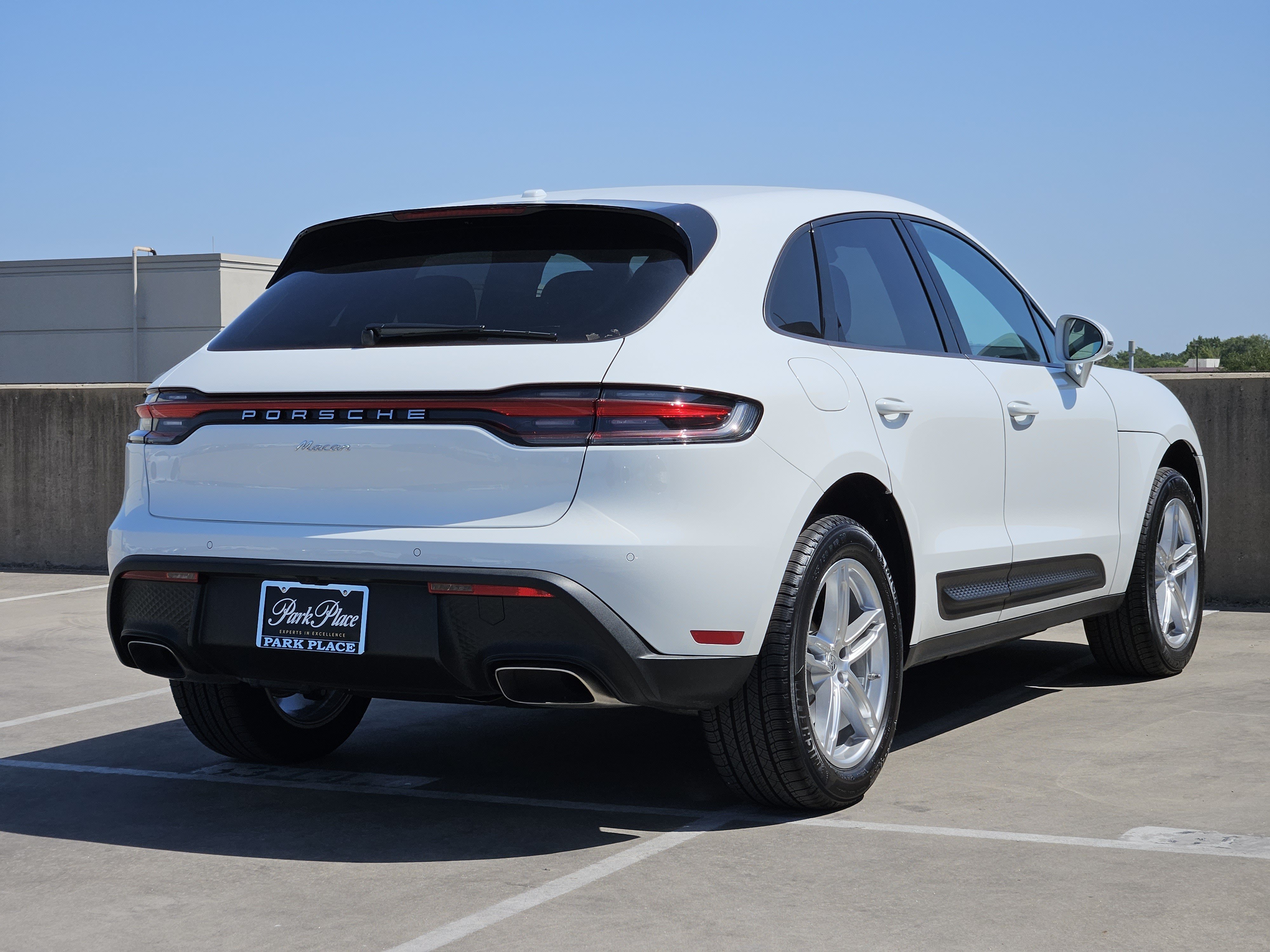 Certified 2026 Porsche Macan AWD/4WD image 8