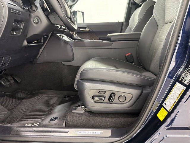 Used 2025 Lexus GX 550 w/ Accessory Package (2T) AWD/4WD image 14