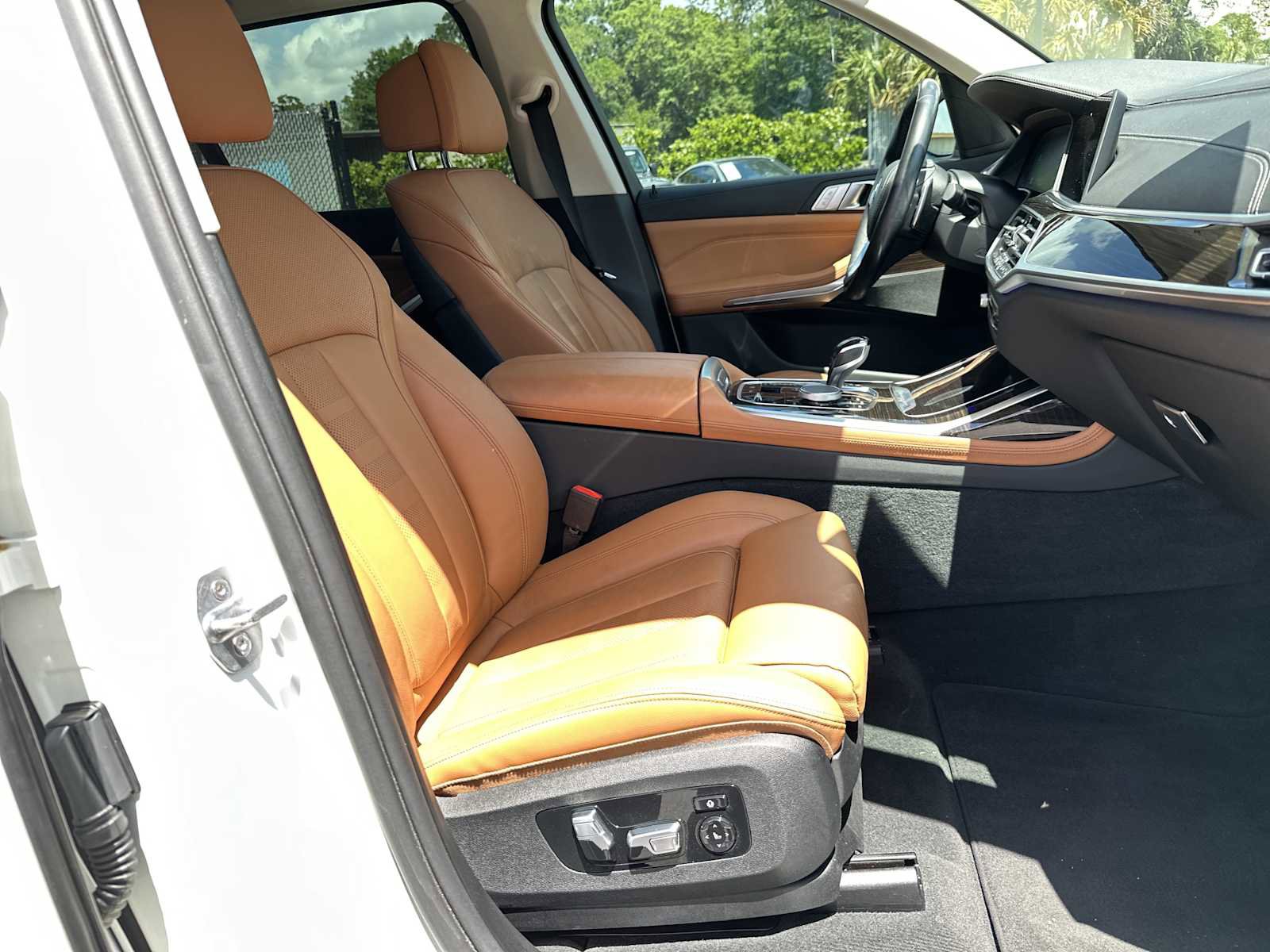 Used 2019 BMW X7 xDrive40i w/ Cold Weather Package AWD/4WD image 24