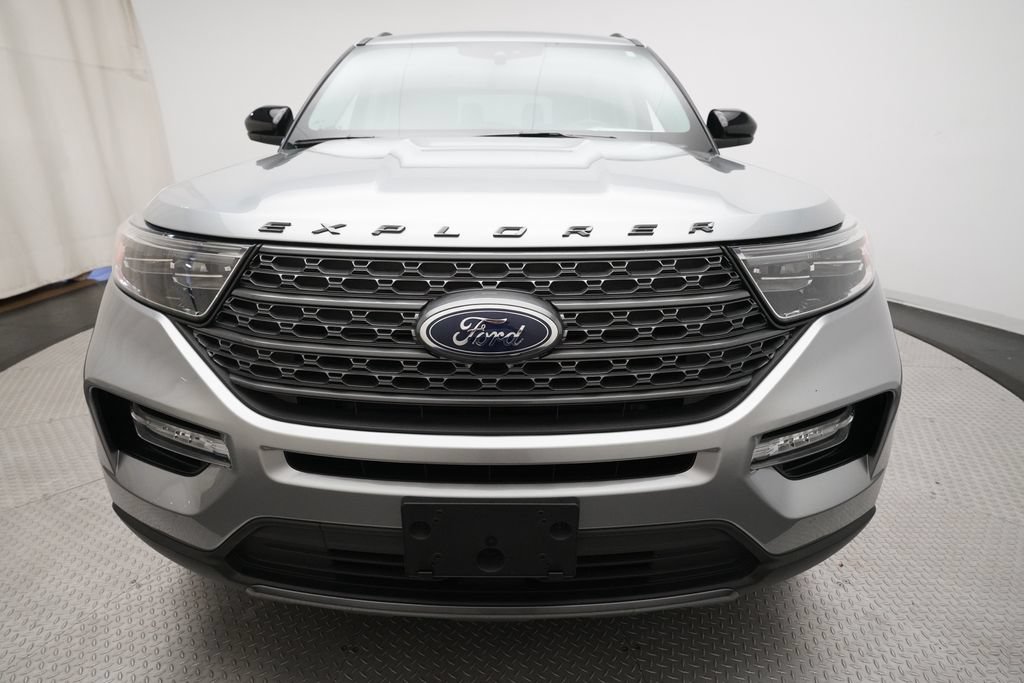 Used 2023 Ford Explorer XLT w/ Equipment Group 202A AWD/4WD image 23