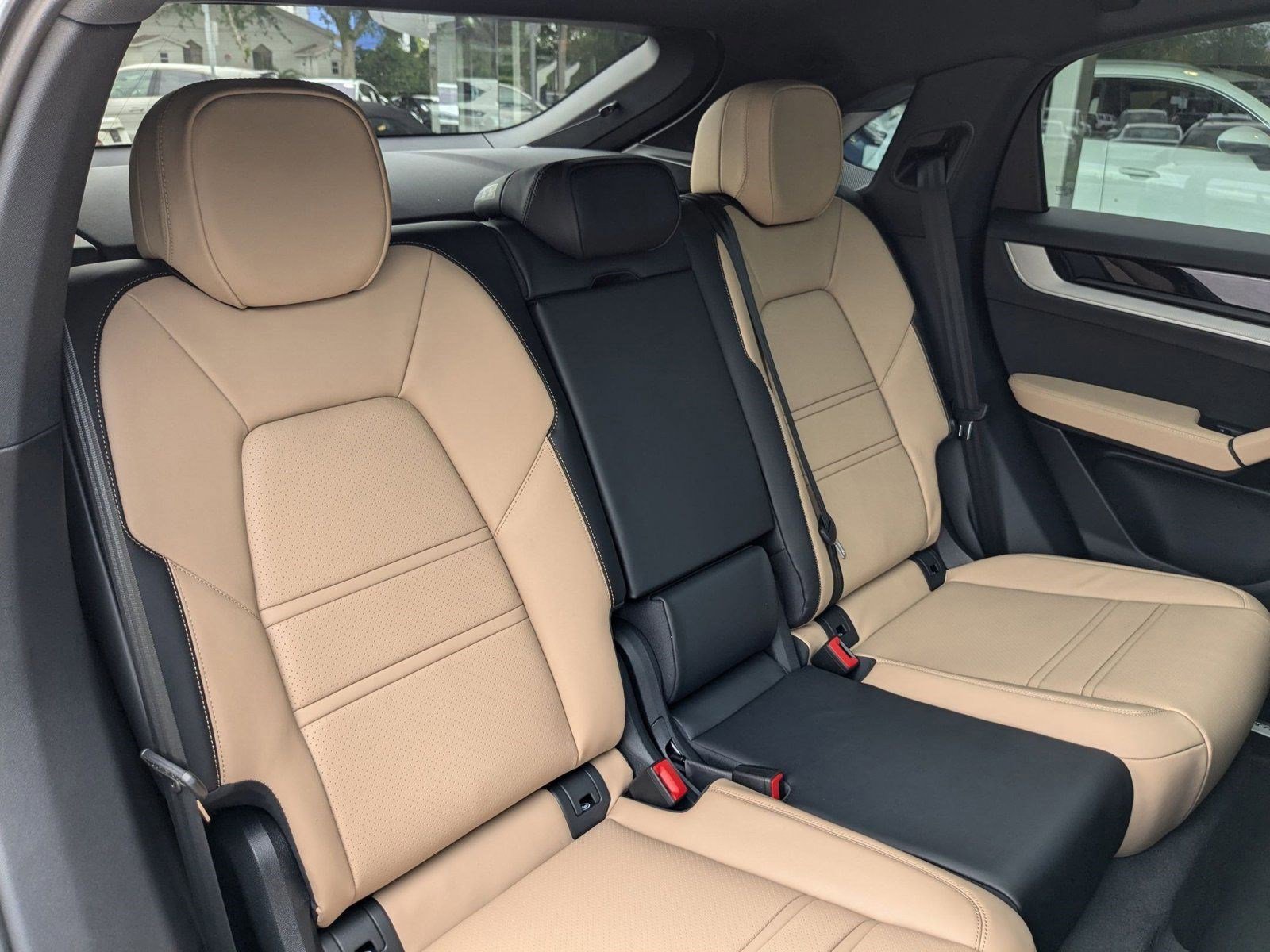 Certified 2025 Porsche Cayenne E-Hybrid image 22