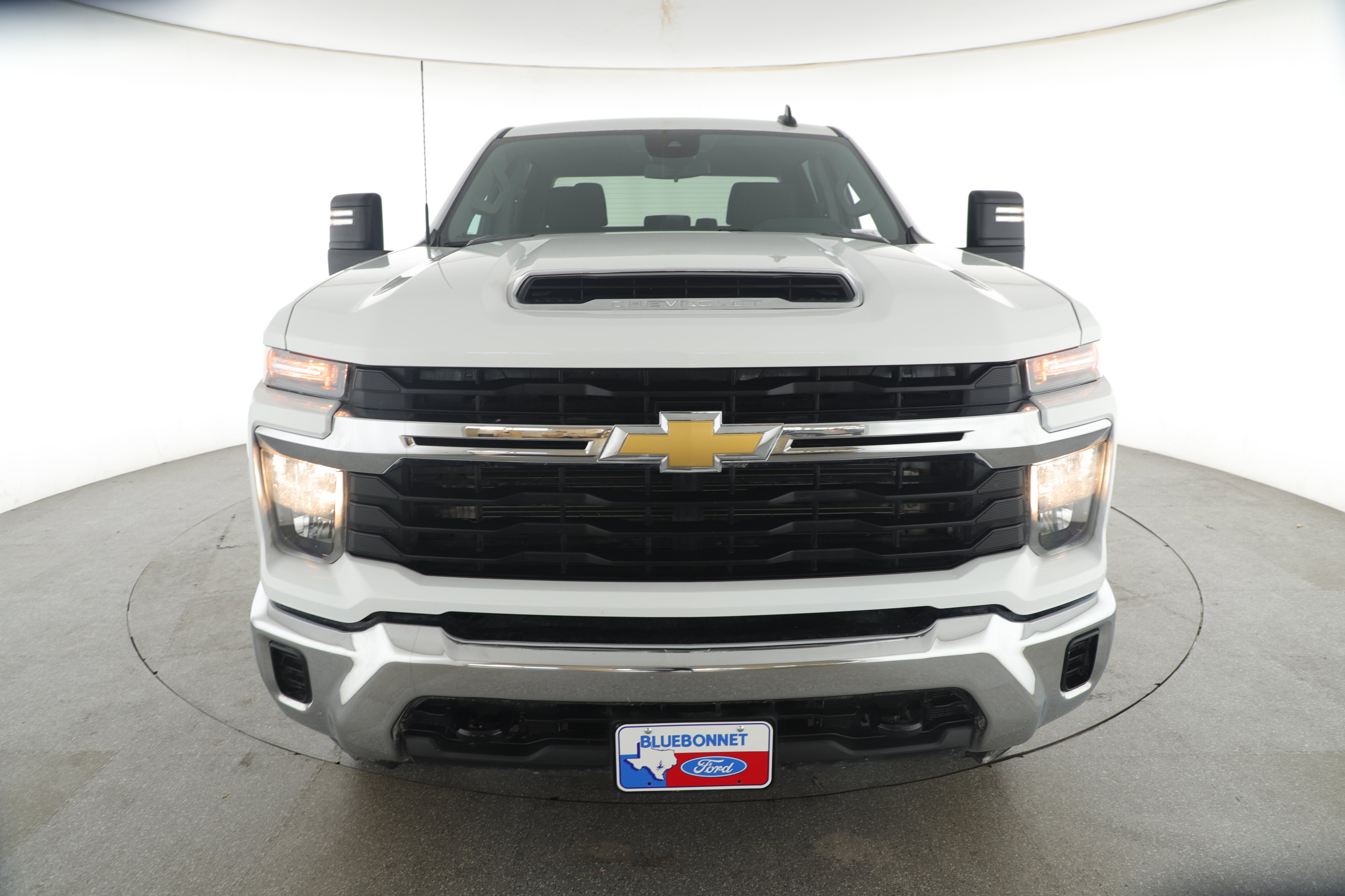 Used 2024 Chevrolet Silverado 2500 LT image 2