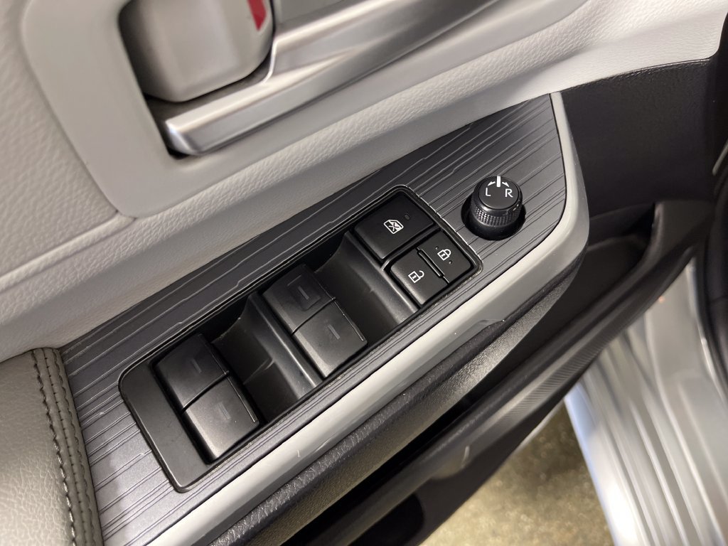 Certified 2025 Toyota Sienna XLE FWD image 16