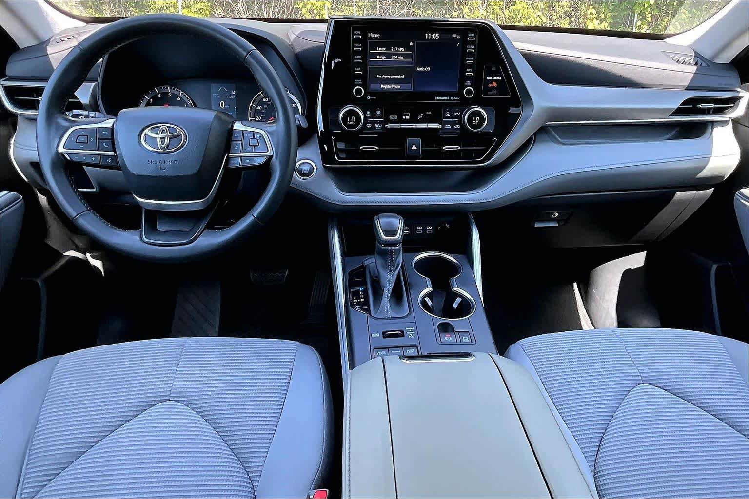 Used 2022 Toyota Highlander LE AWD/4WD image 15