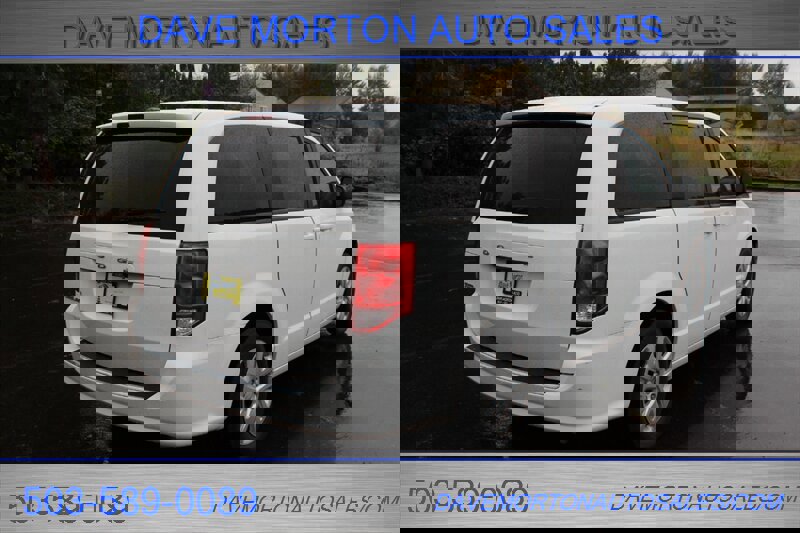 Used 2018 Dodge Grand Caravan SE w/ UConnect Hands-Free Group image 4