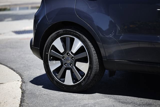 Used 2014 Kia Soul ! w/ Sun & Sound Package FWD image 10
