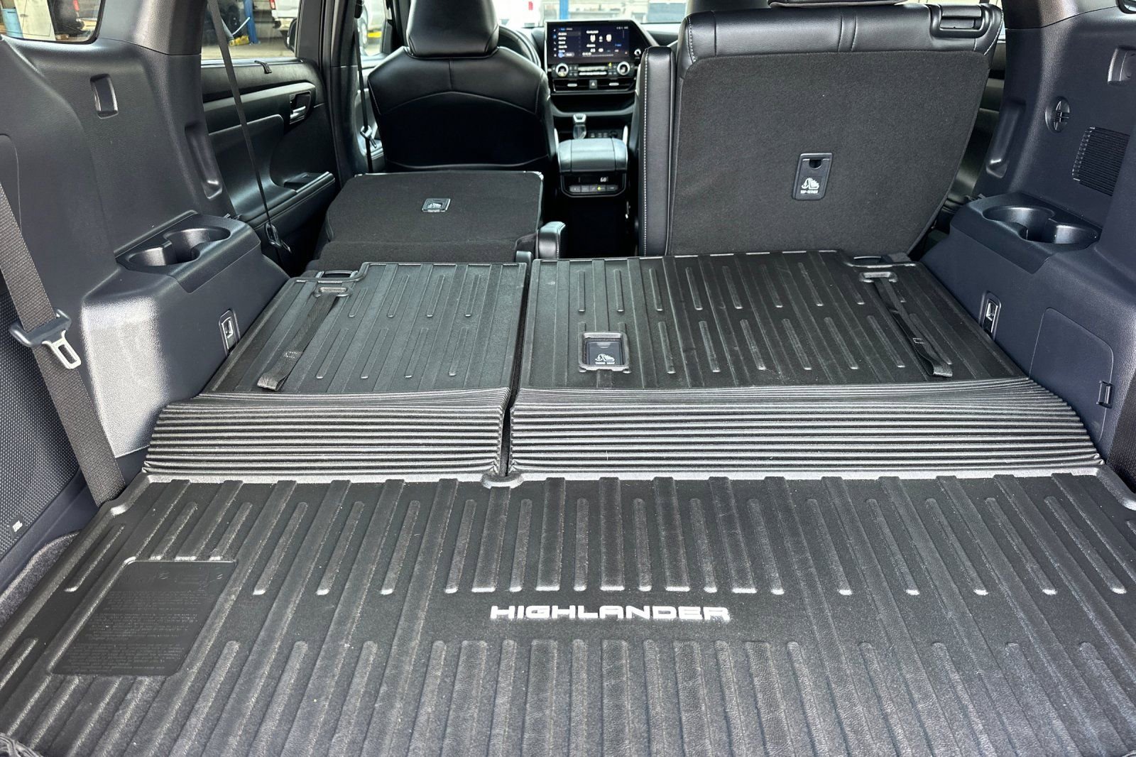 Used 2024 Toyota Highlander XSE FWD image 18