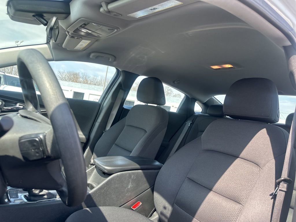 Used 2025 Chevrolet Malibu LT image 33