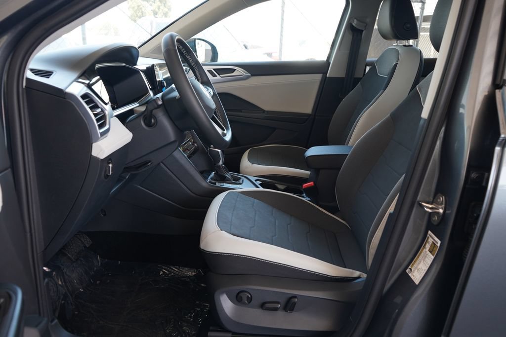 New 2026 Volkswagen Taos SE FWD image 6