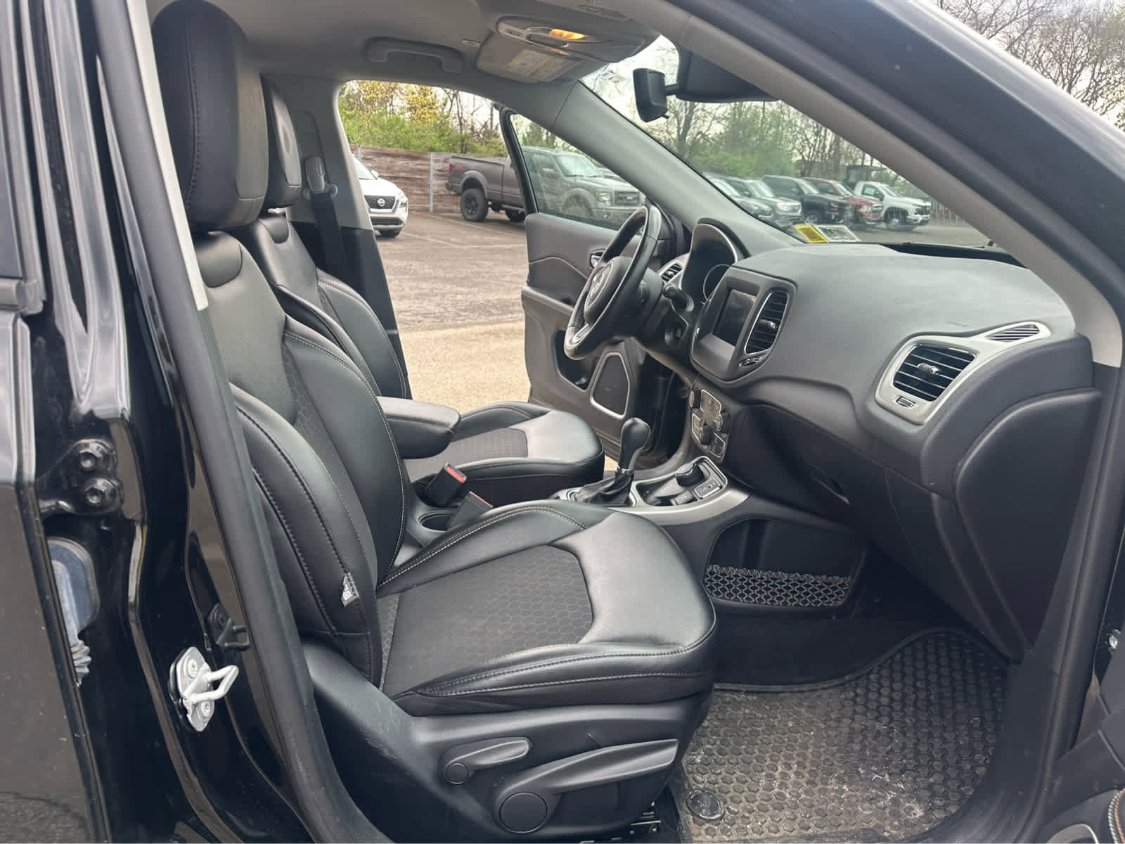 Used 2019 Jeep Compass Latitude w/ Cold Weather Group image 21