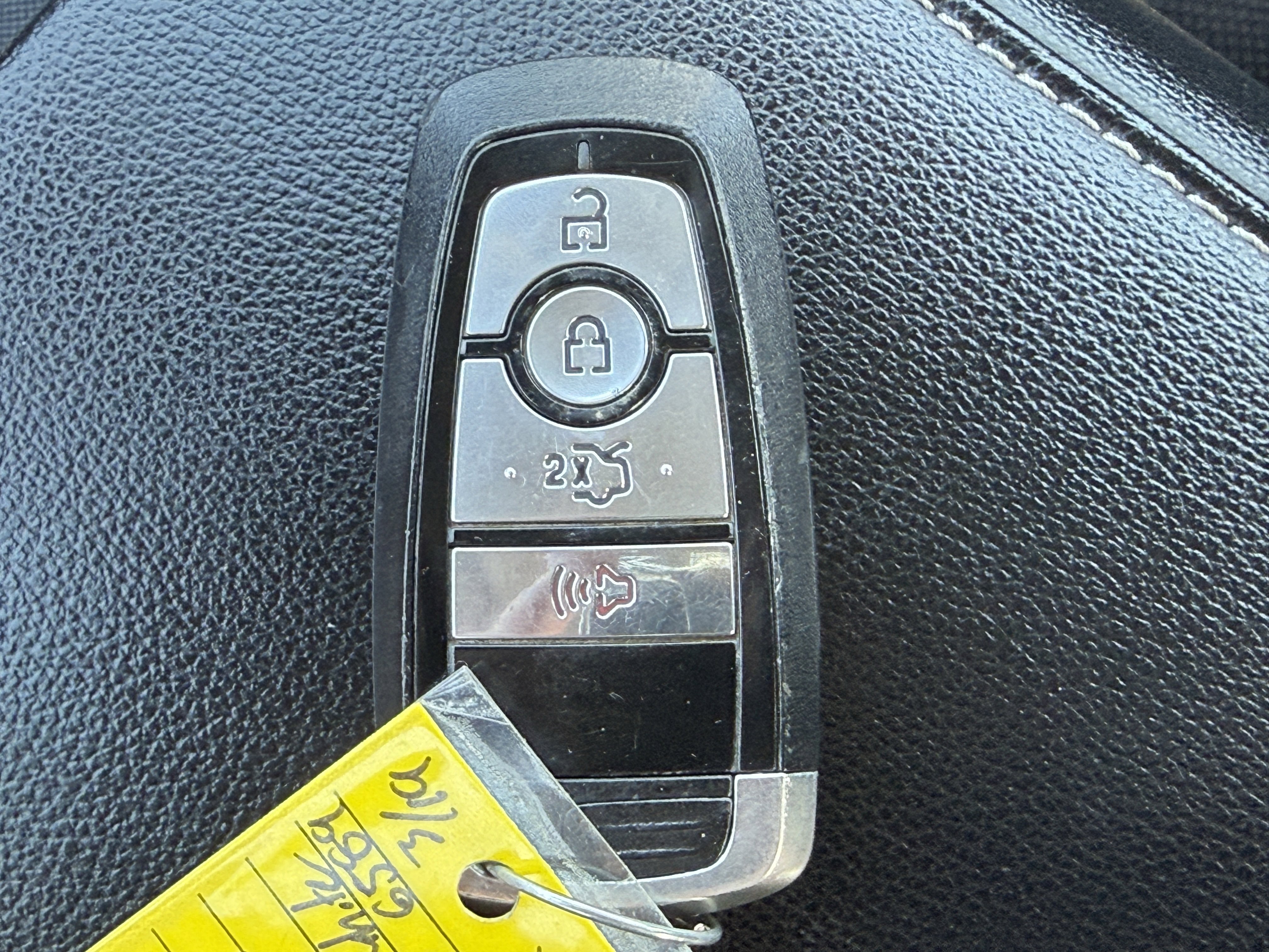 Used 2020 Ford Fusion SE image 29