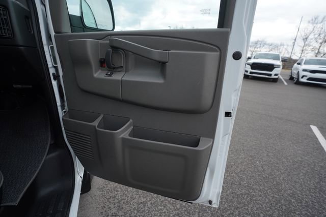 Used 2021 GMC Savana 3500 w/ Driver Convenience Package image 17