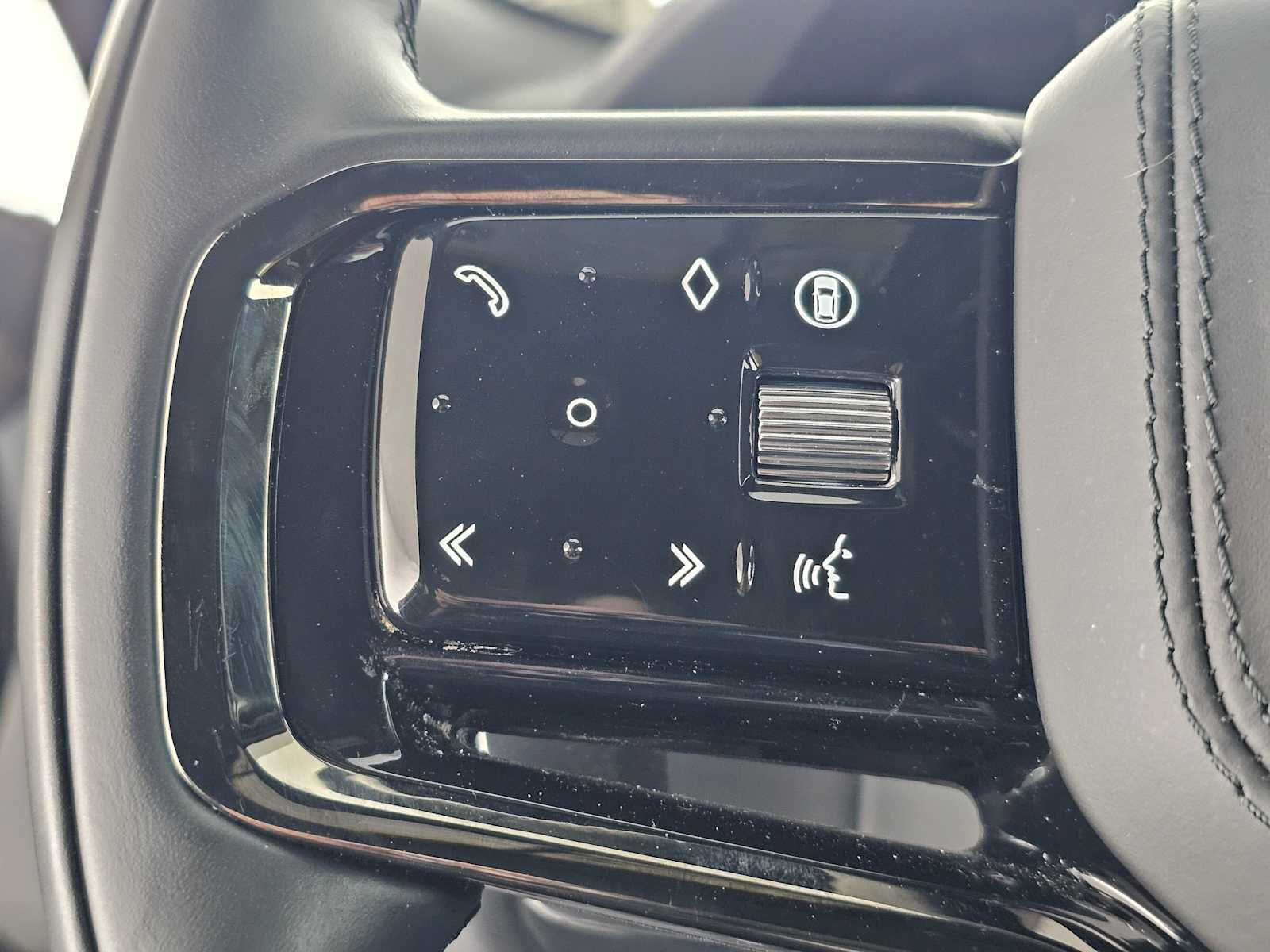 Used 2025 Land Rover Range Rover Velar Dynamic SE image 27