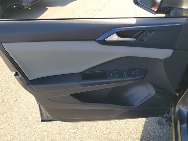 Certified 2023 Volkswagen Taos SE w/ Black Wheel Package FWD image 14