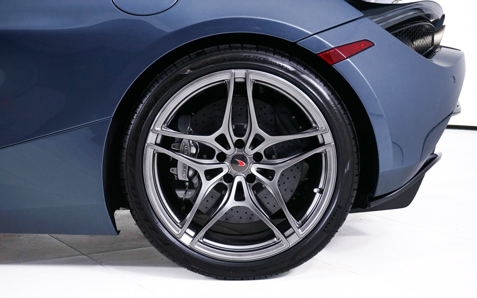 Used 2018 McLaren 720S Luxury RWD image 13
