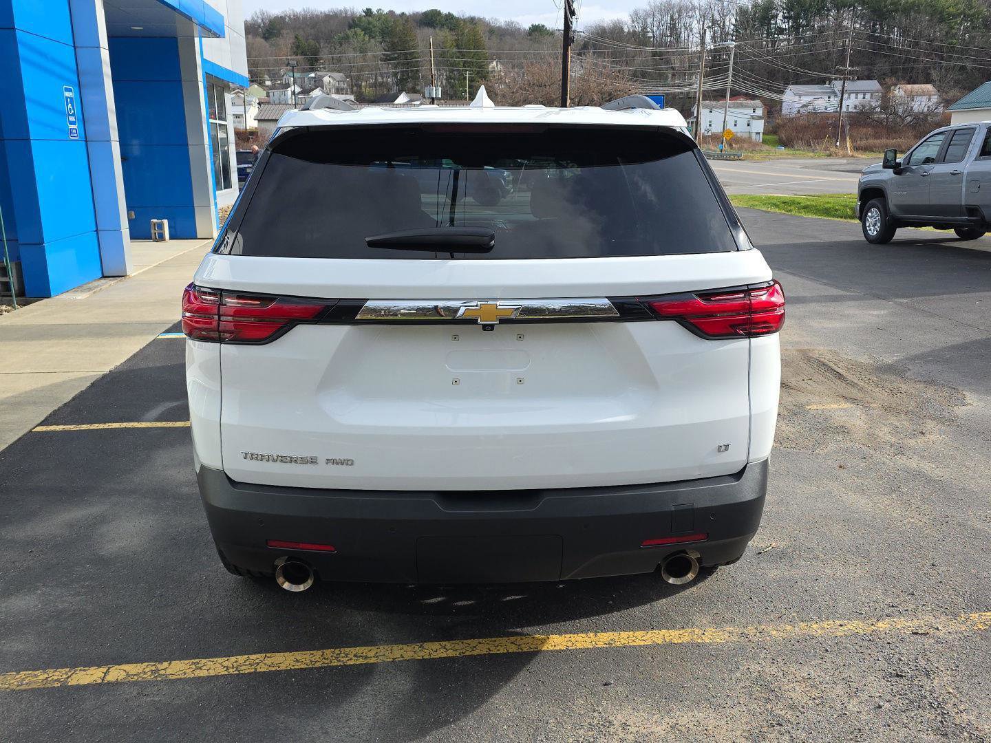 Used 2023 Chevrolet Traverse LT image 7