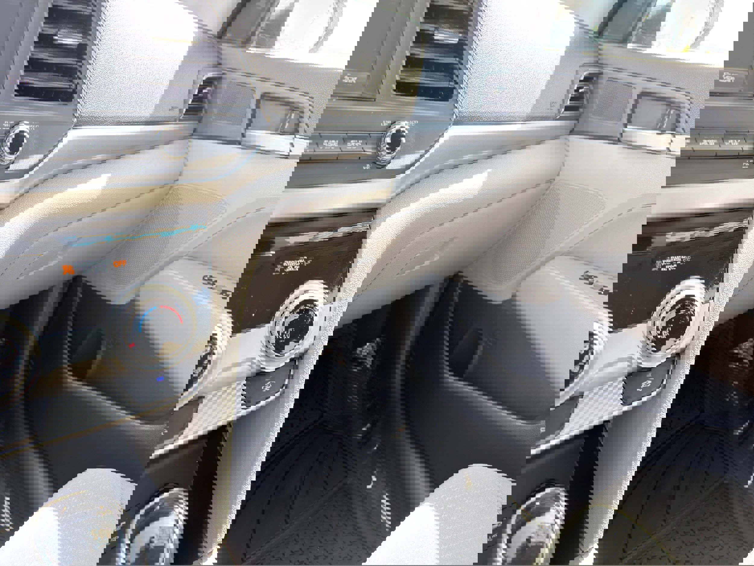 Used 2019 Hyundai Elantra SEL image 31