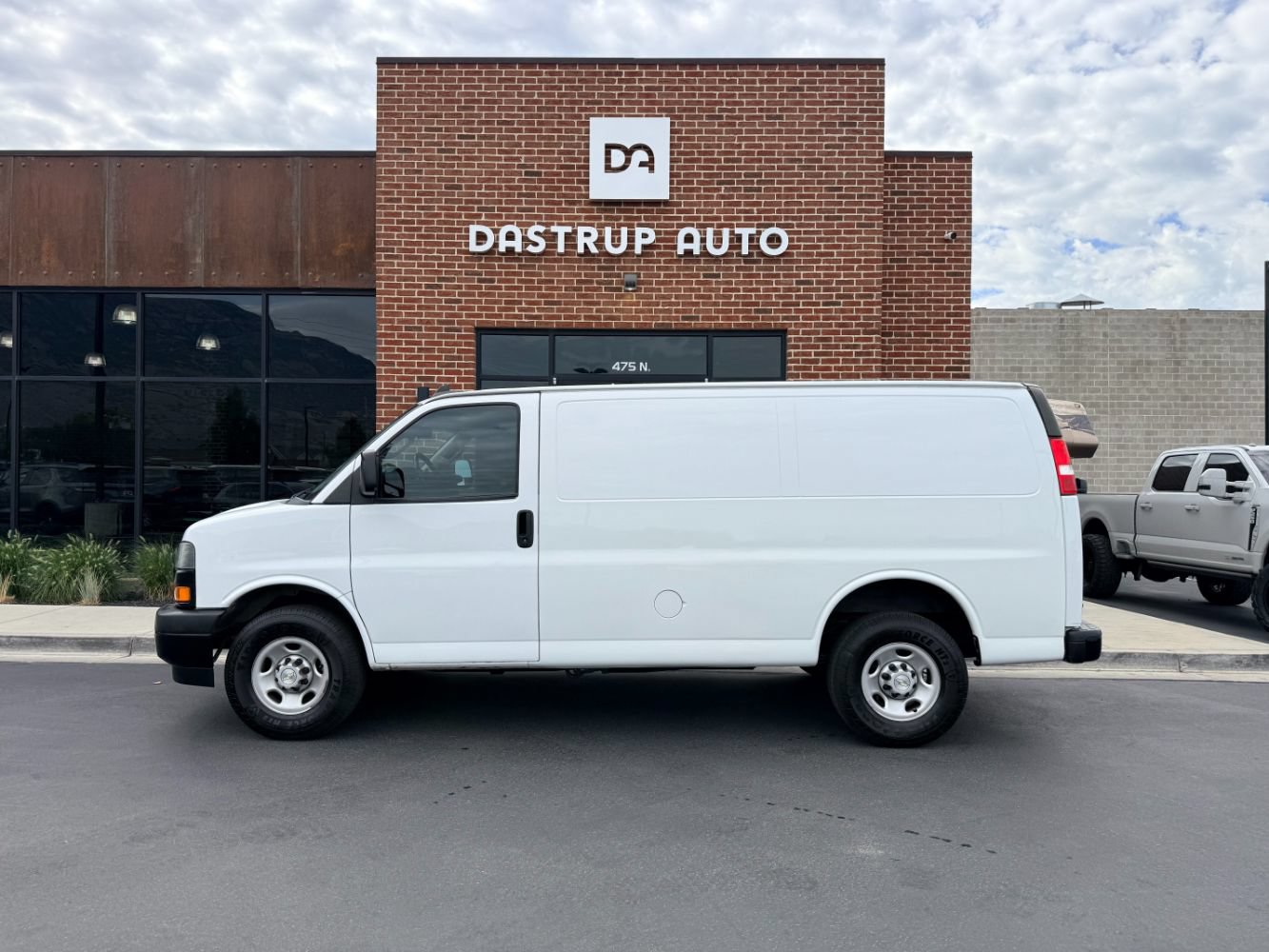 Used 2023 Chevrolet Express 2500 w/ Driver Convenience Package RWD image 5