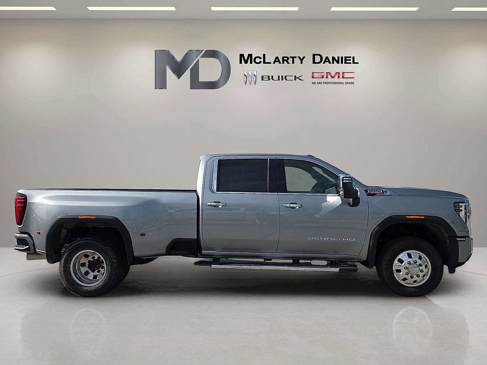 New 2026 GMC Sierra 3500 Denali w/ Denali Reserve Package AWD/4WD image 6