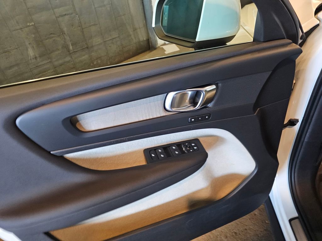 Certified 2023 Volvo XC40 B5 Plus w/ Driver Assist Package image 20