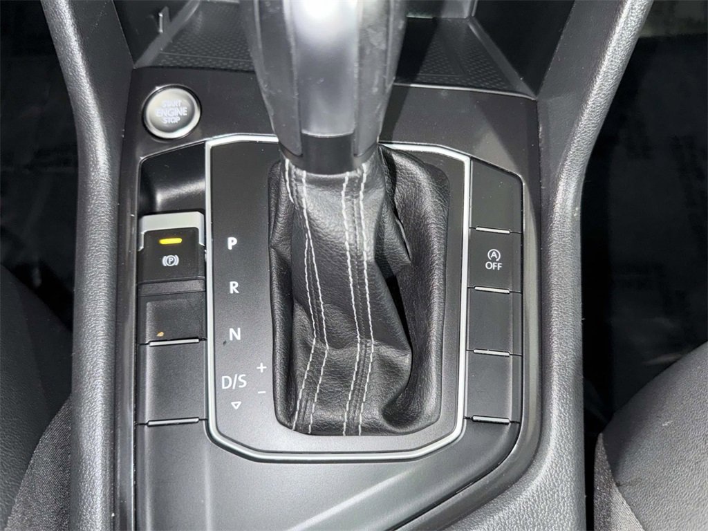 Used 2021 Volkswagen Tiguan SE image 22