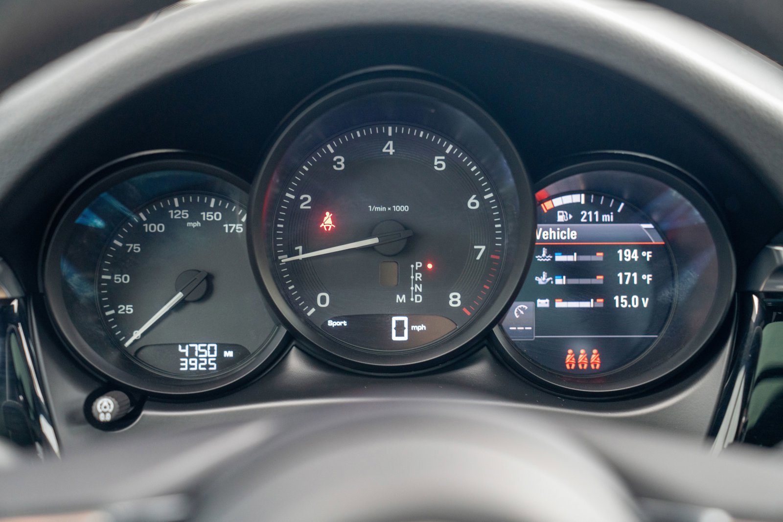 Certified 2025 Porsche Macan image 14