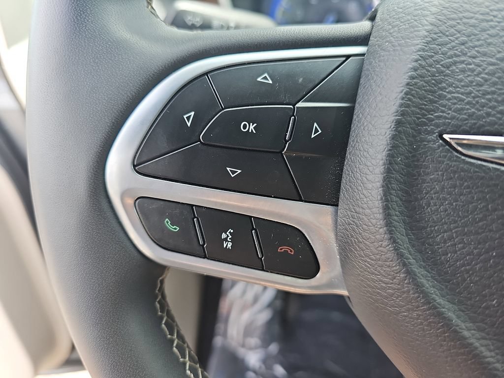 Used 2023 Chrysler Pacifica Limited FWD image 23
