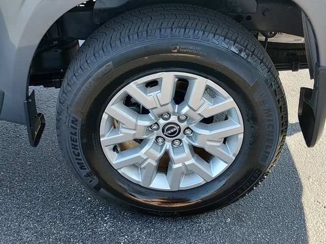 Used 2024 Nissan Frontier SV w/ SV Convenience Package RWD image 17