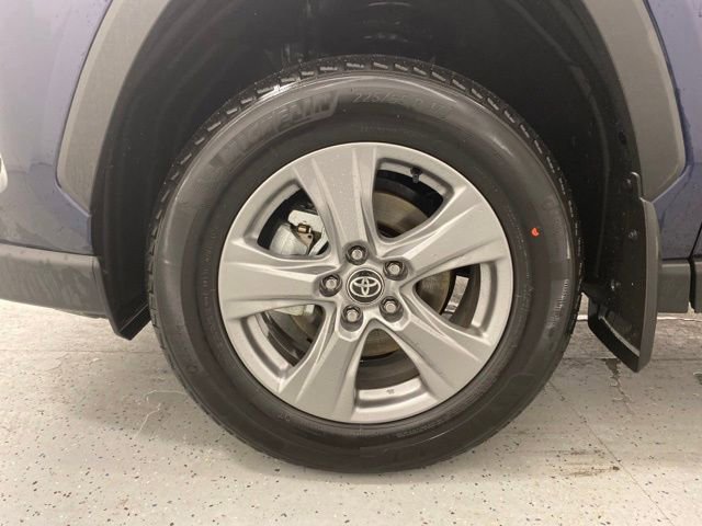 Used 2025 Toyota RAV4 XLE w/ Convenience Package image 9