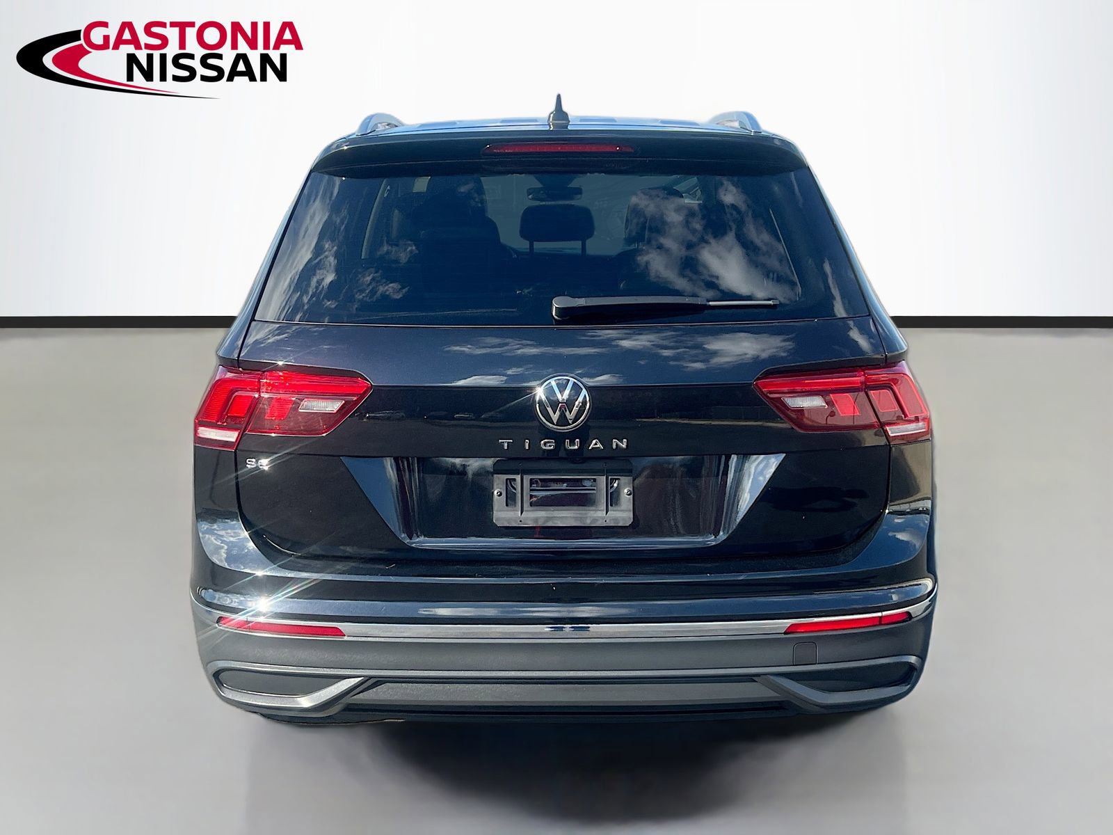 Used 2024 Volkswagen Tiguan SE image 7