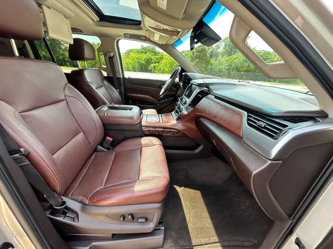 Used 2016 Chevrolet Suburban LTZ RWD image 18