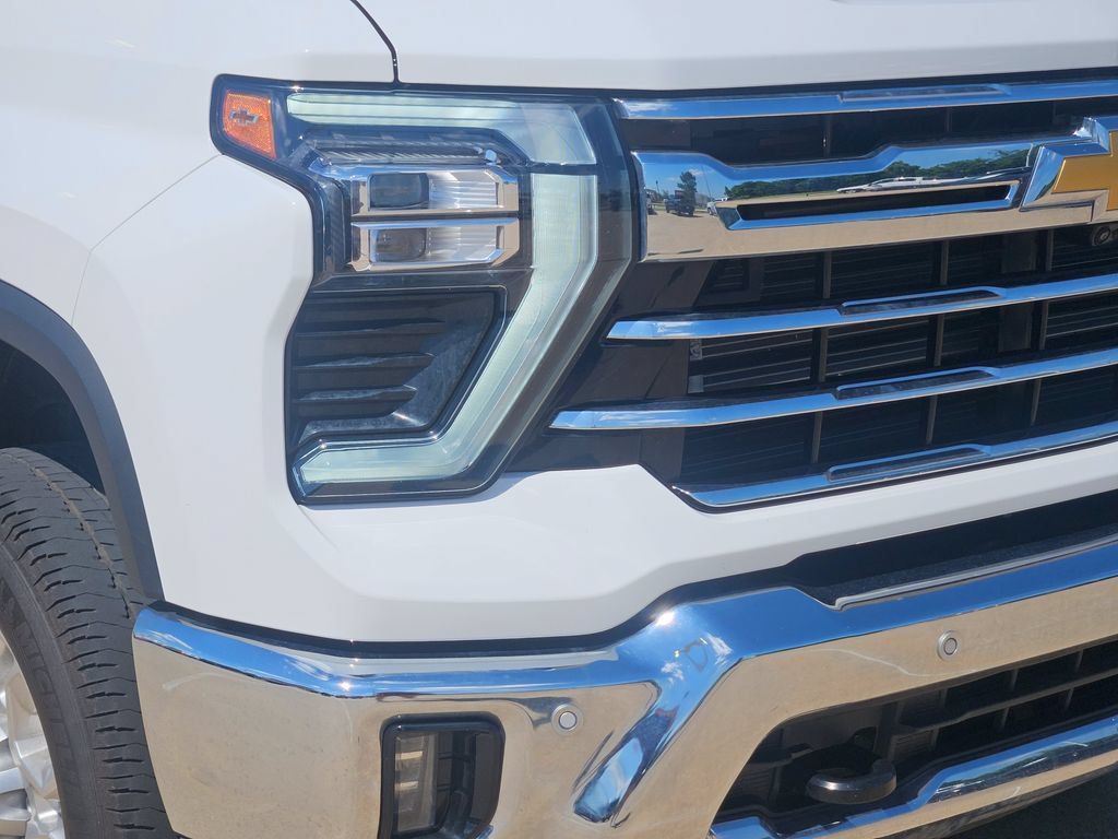 Used 2025 Chevrolet Silverado 2500 LTZ w/ LTZ Premium Package AWD/4WD image 10