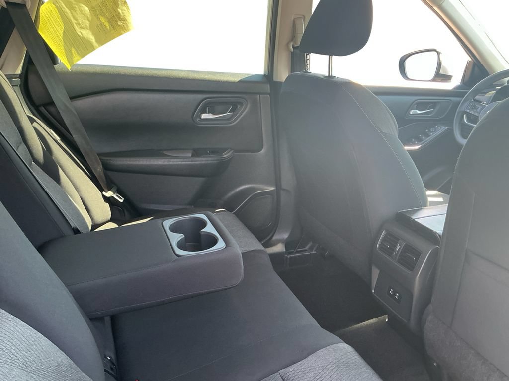 Used 2024 Nissan Rogue SV FWD image 19