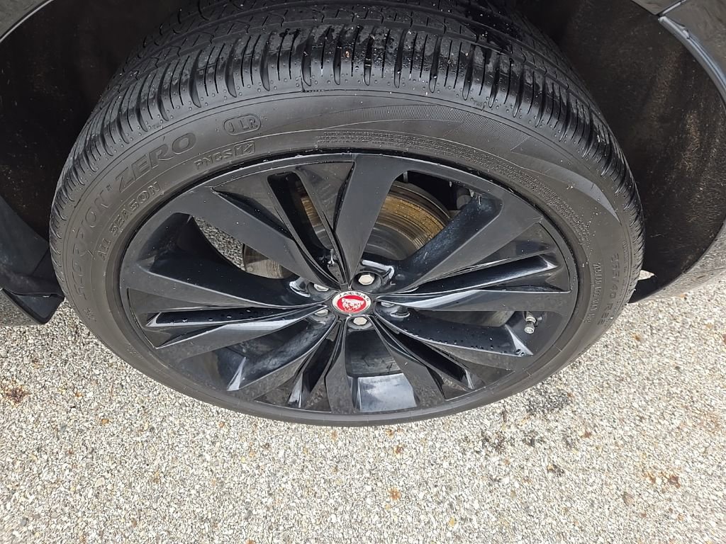 Used 2017 Jaguar F-PACE R-Sport image 9