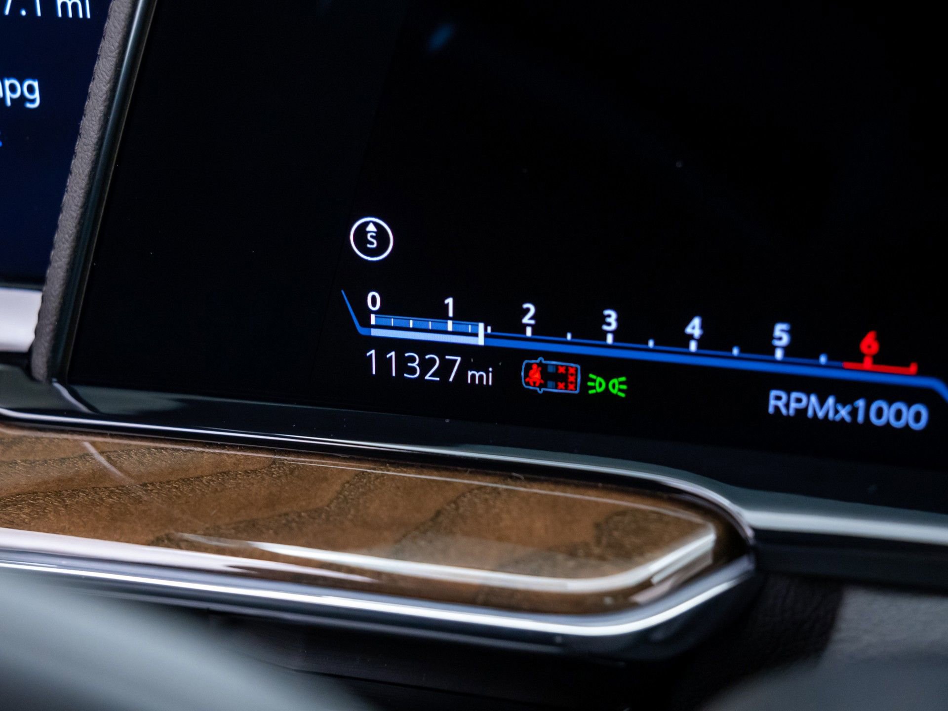 Certified 2024 Cadillac Escalade ESV Sport Platinum w/ LPO, ONYX Package image 26