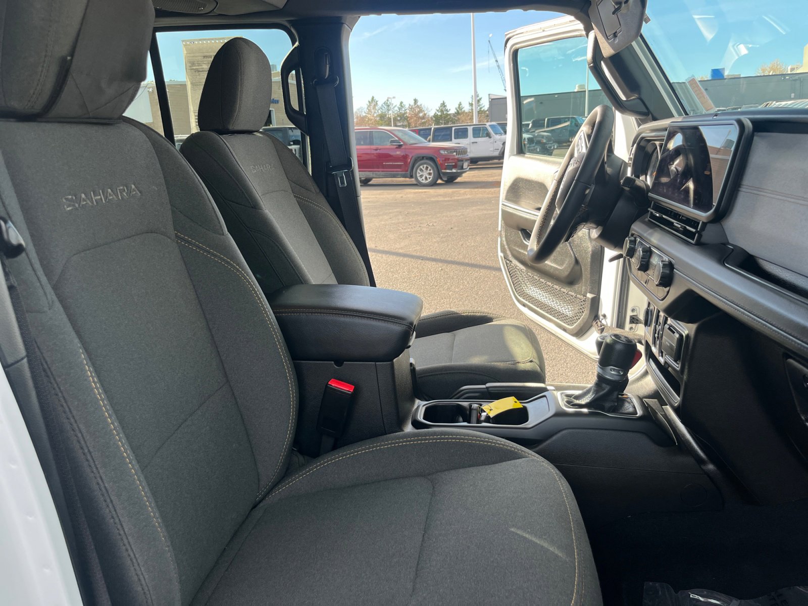 Used 2024 Jeep Wrangler Sahara image 19