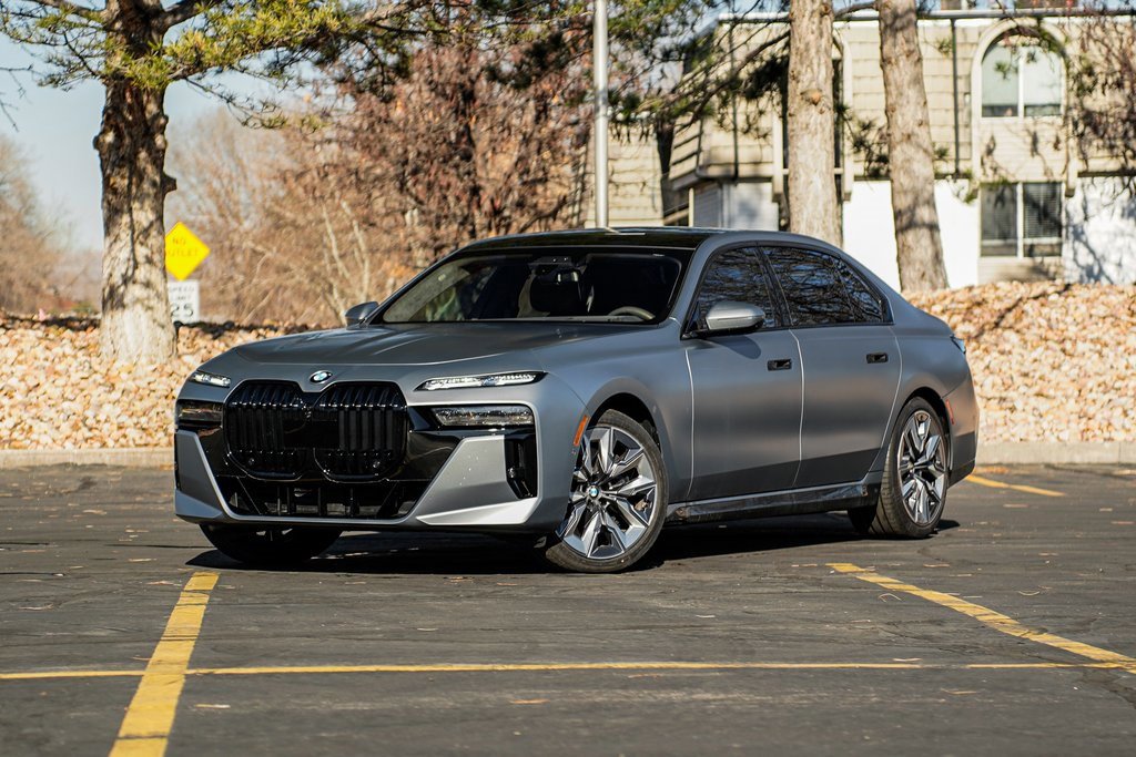 Used 2023 BMW 760i xDrive image 1
